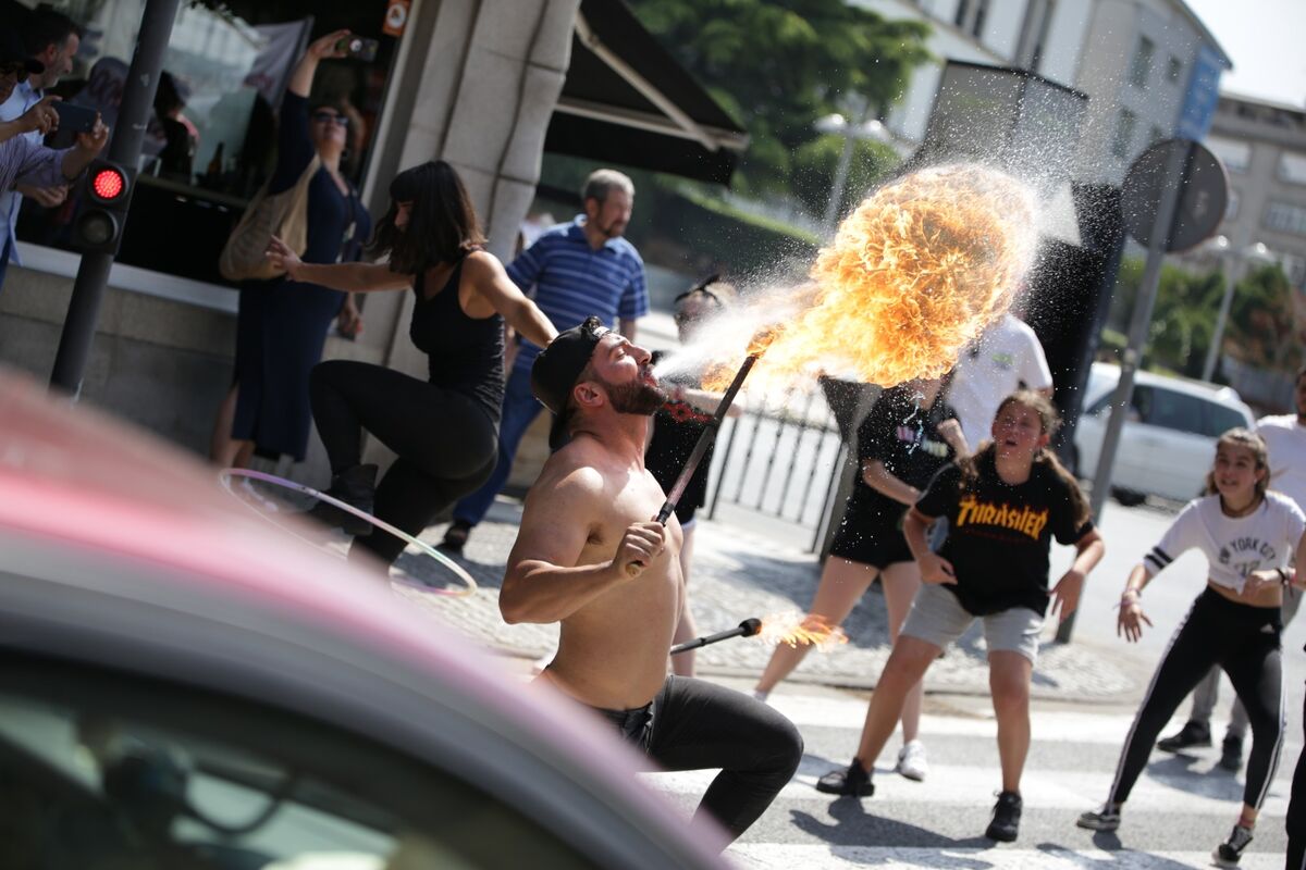 Presentación de la camiseta del CD Lugo por las calles de Lugo, con fuego y música