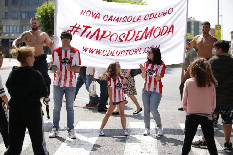 #TiAPosDeModa: la pancarta de la nueva camiseta