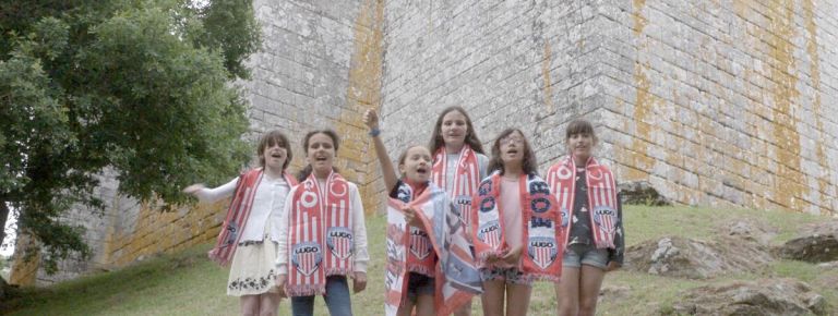 El fútbol base canta el nuevo himno