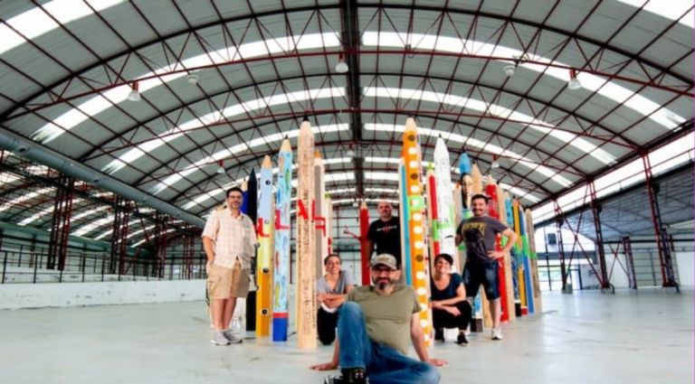 Los artistas, con sus lápices intervenidos
